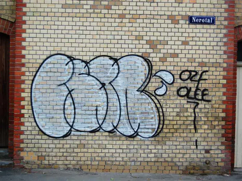 Graffitientfernung Vorher